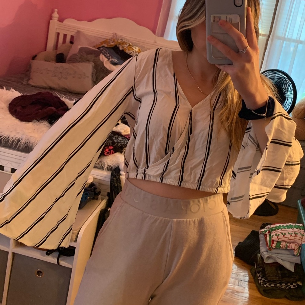 Pacsun Long sleeve Crop top